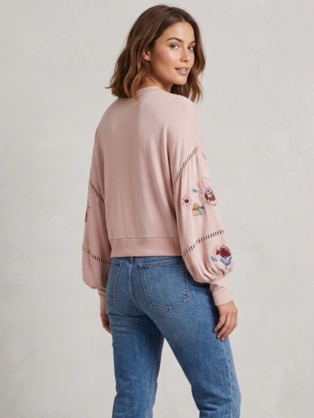 #HarperHeritage #Floral #PreppyVibes #SpringStyle #Casual #Trendy #CuffedSleeve